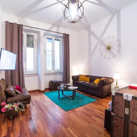 Spacious With Sunny Terrace Near Vatican 아파트