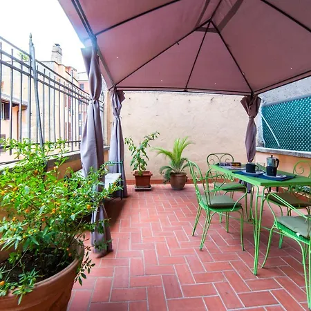 Spacious With Sunny Terrace Near Vatican 아파트 로마