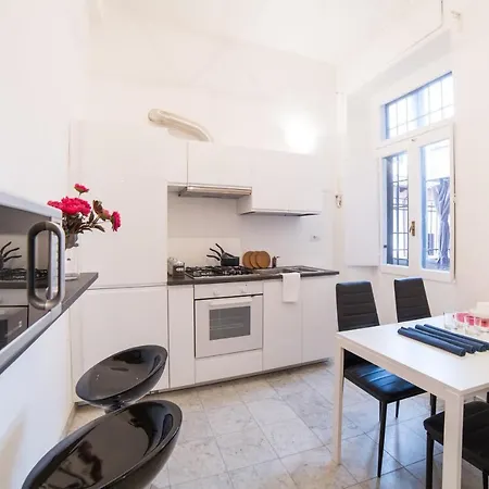 Spacious With Sunny Terrace Near Vatican רומא