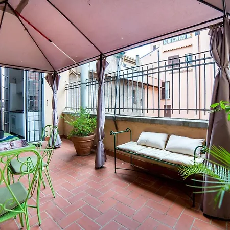 Spacious With Sunny Terrace Near Vatican דירה